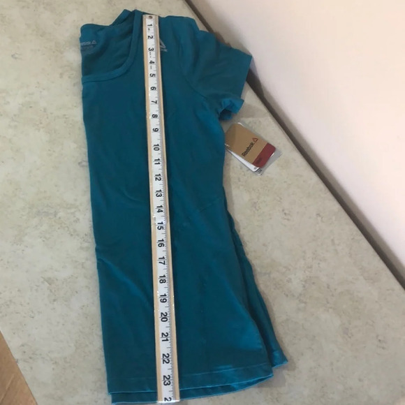 Reebok Dynamic Harbor Blue Slim Fit Scoop Neck Moisture Control Top Small NWT - Picture 7 of 9